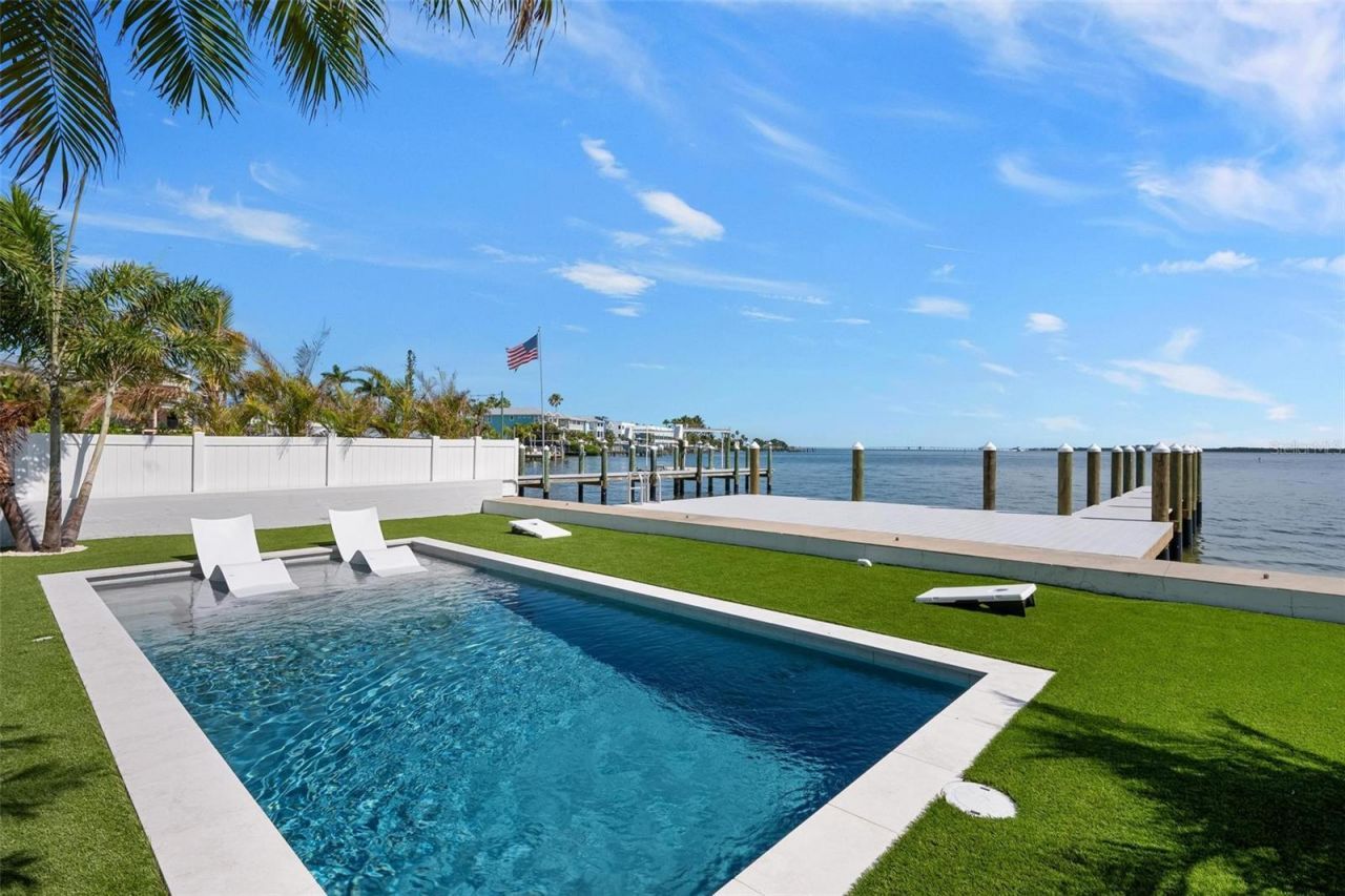 118 9th Street N, Bradenton Beach, FL 34217 Photo