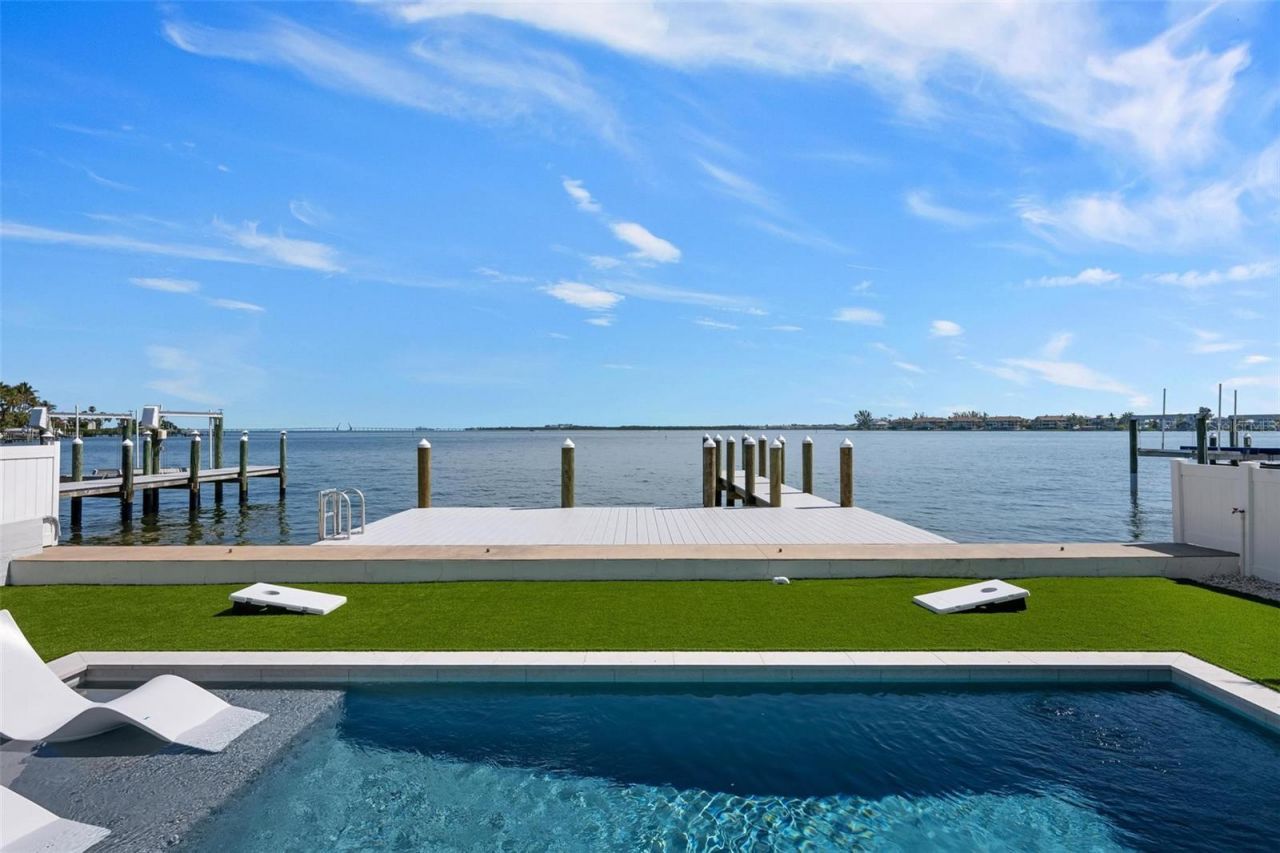 118 9th Street N, Bradenton Beach, FL 34217 Photo