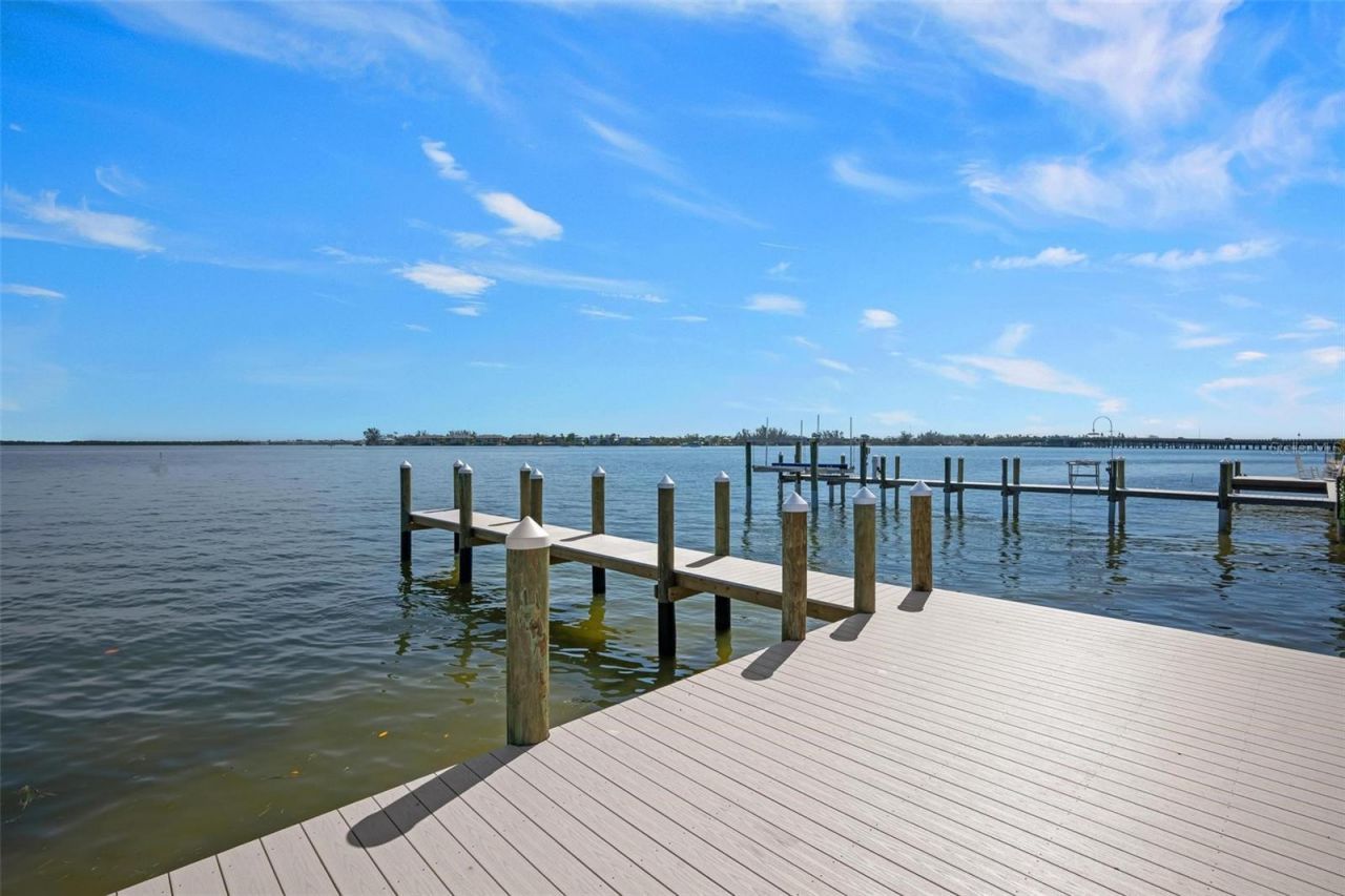 118 9th Street N, Bradenton Beach, FL 34217 Photo