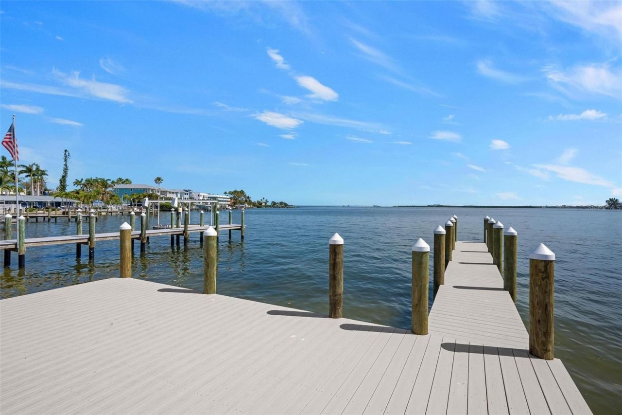 118 9th Street N, Bradenton Beach, FL 34217 Photo