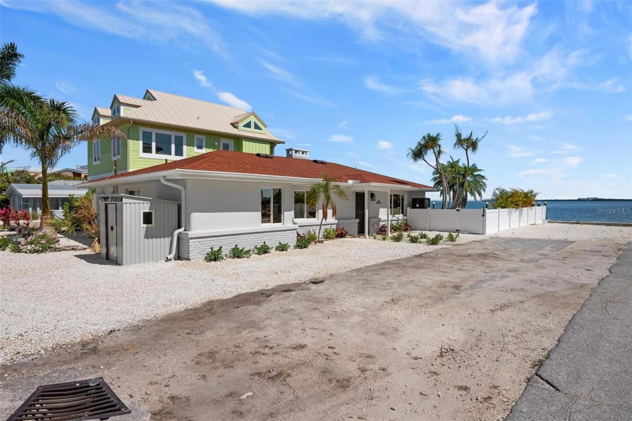 118 9th Street N, Bradenton Beach, FL 34217 Photo