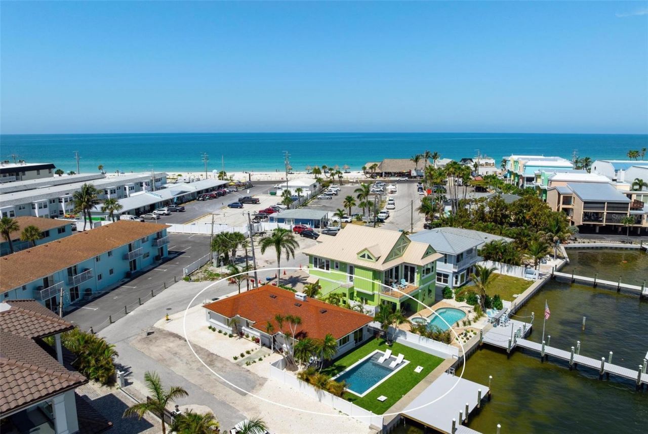 118 9th Street N, Bradenton Beach, FL 34217 Photo