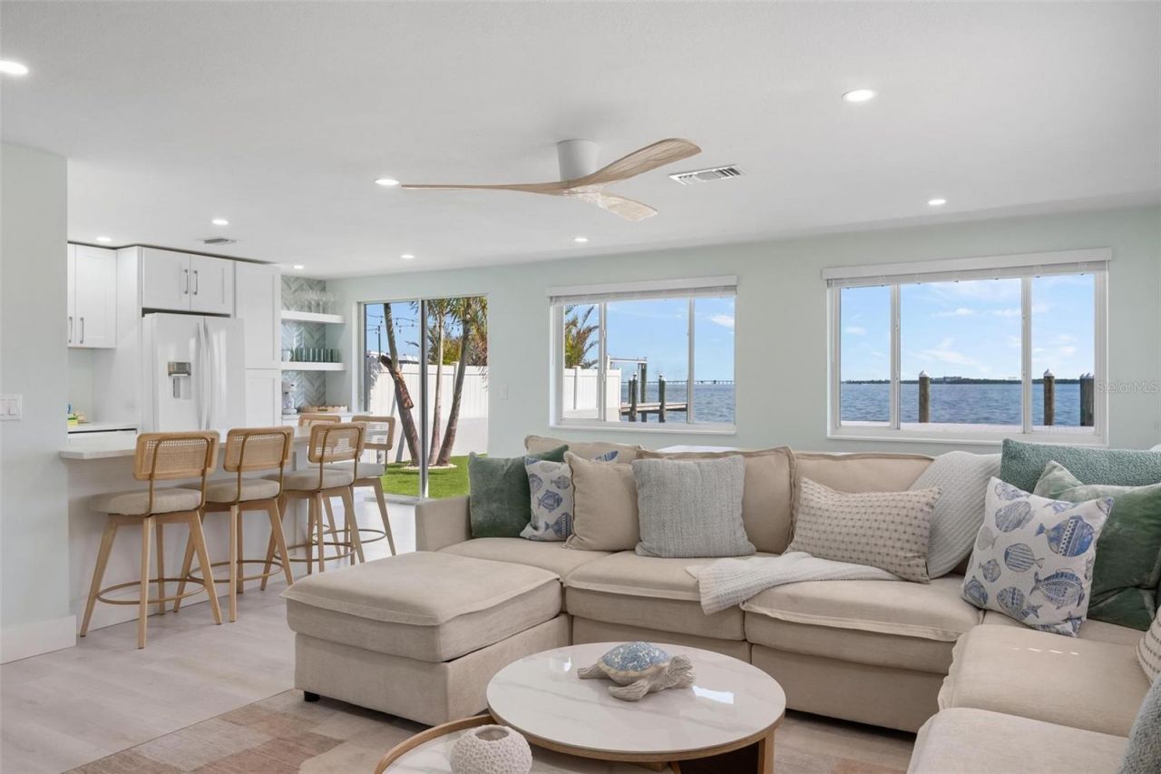 118 9th Street N, Bradenton Beach, FL 34217 Photo