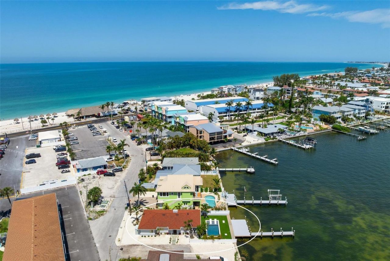 118 9th Street N, Bradenton Beach, FL 34217 Photo