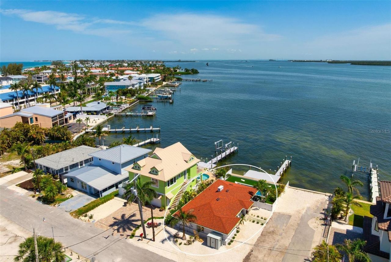 118 9th Street N, Bradenton Beach, FL 34217 Photo