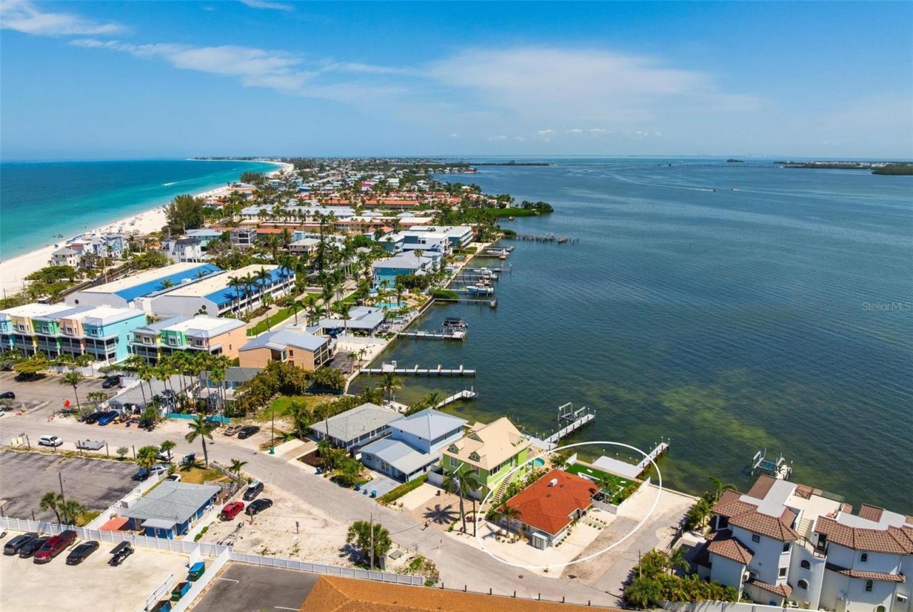 118 9th Street N, Bradenton Beach, FL 34217 Photo