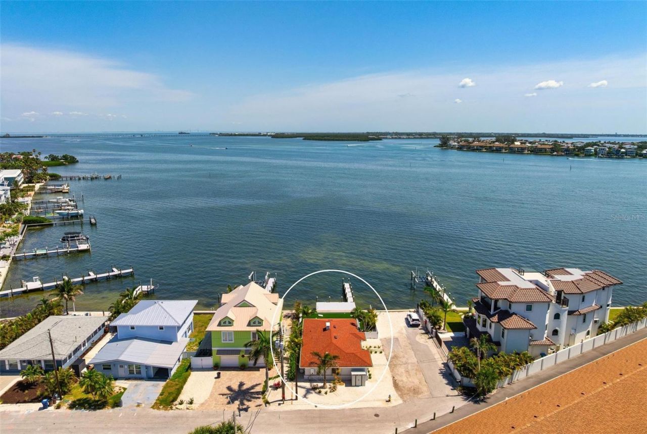118 9th Street N, Bradenton Beach, FL 34217 Photo