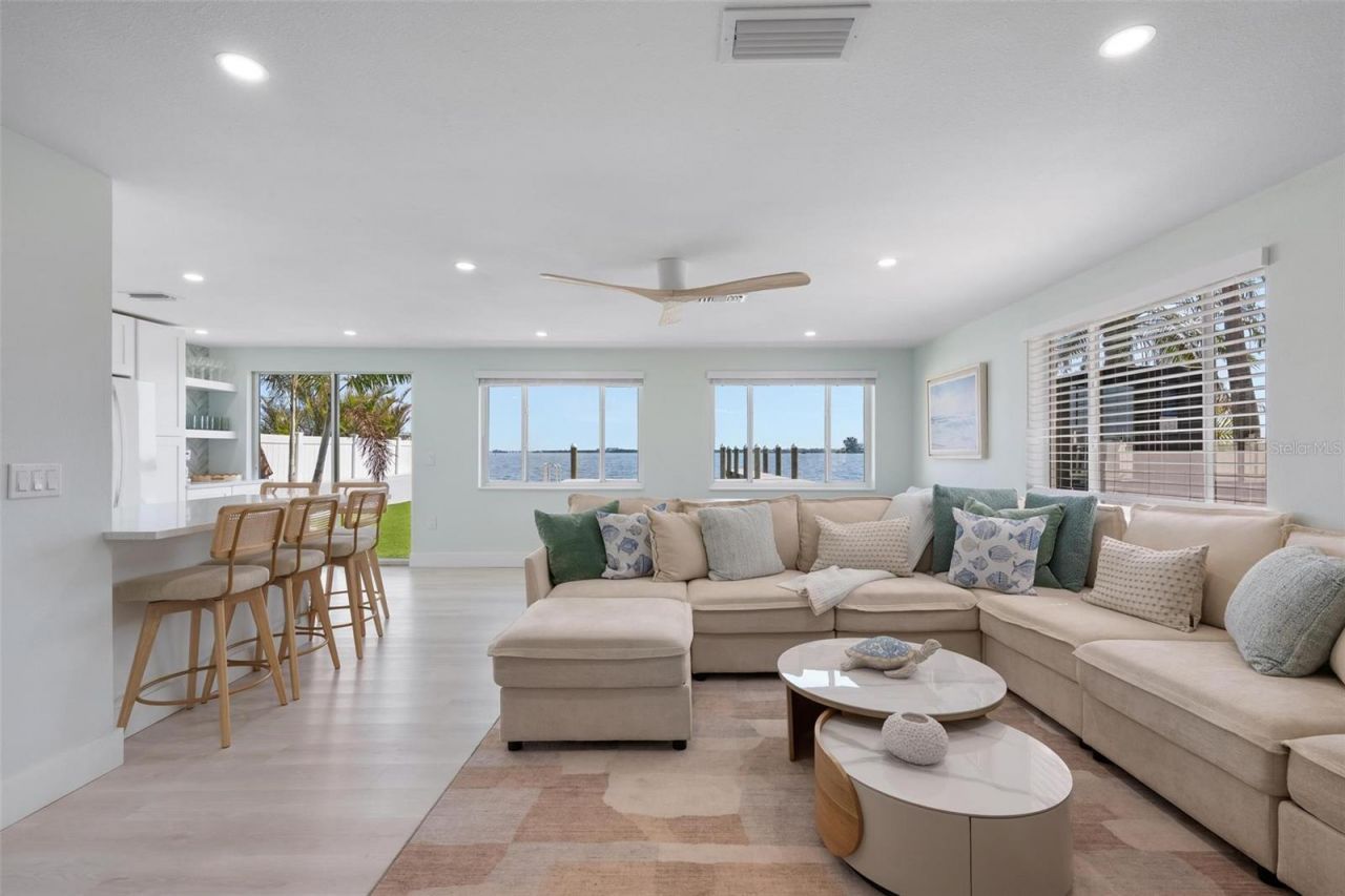 118 9th Street N, Bradenton Beach, FL 34217 Photo
