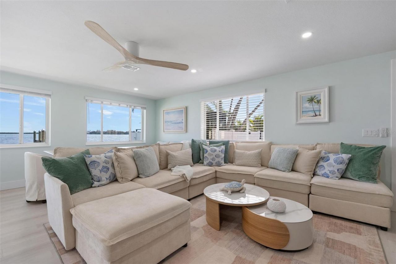 118 9th Street N, Bradenton Beach, FL 34217 Photo