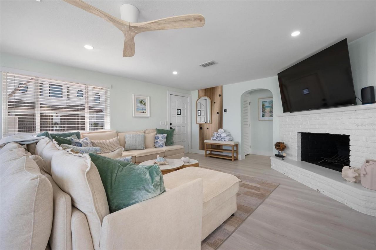 118 9th Street N, Bradenton Beach, FL 34217 Photo