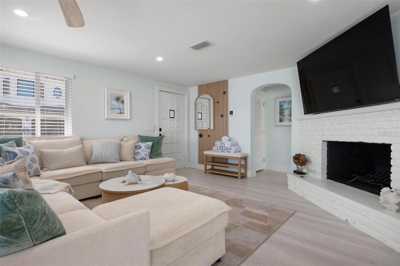 118 9th Street N, Bradenton Beach, FL 34217 Photo