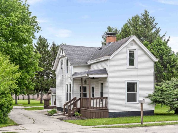 209 S Division Street , Stanford, IL 61774