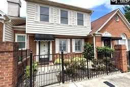 210 Carlyle Circle photo 4
