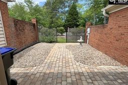 210 Carlyle Circle photo 4