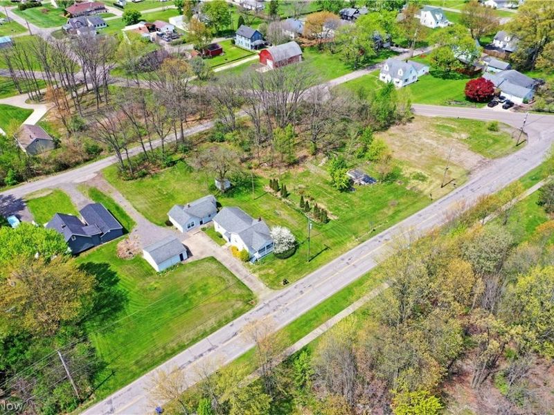 406 McDonald Avenue, Mc Donald, OH 44437 Photo 3