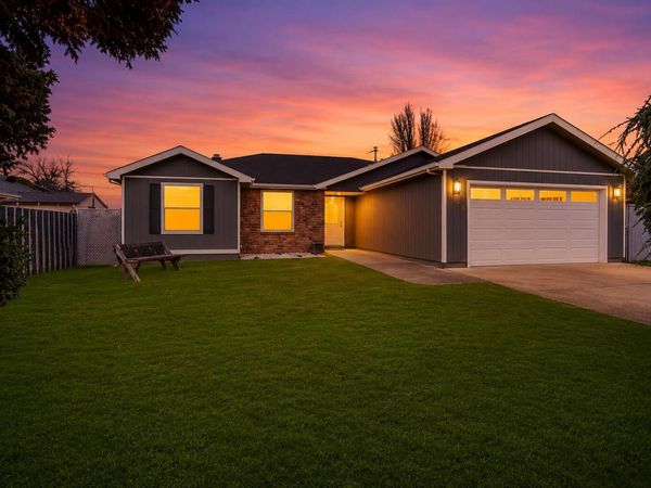 959 Westrop Drive, Central Point, OR 97502