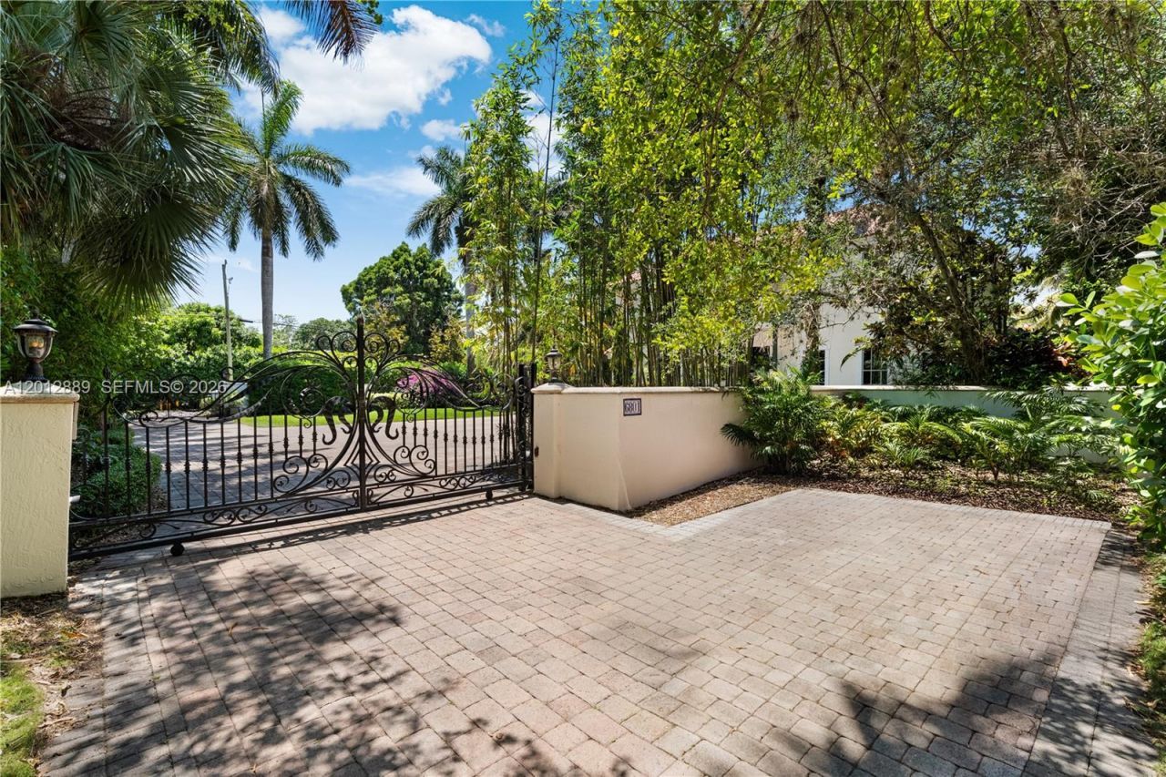6801 SW 94th St , Pinecrest, FL 33156 Photo