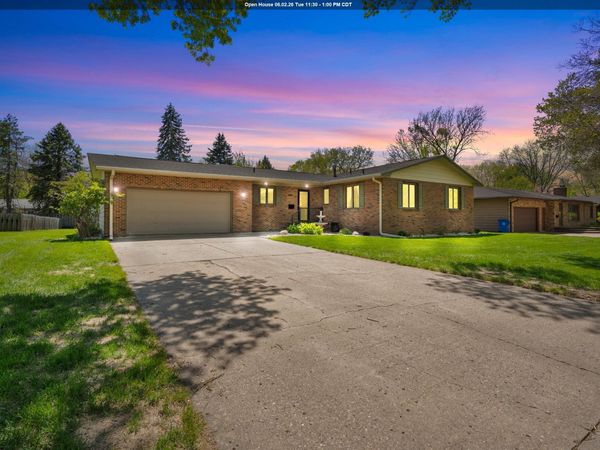 941 Crestview Dr., Vermillion, SD 57069