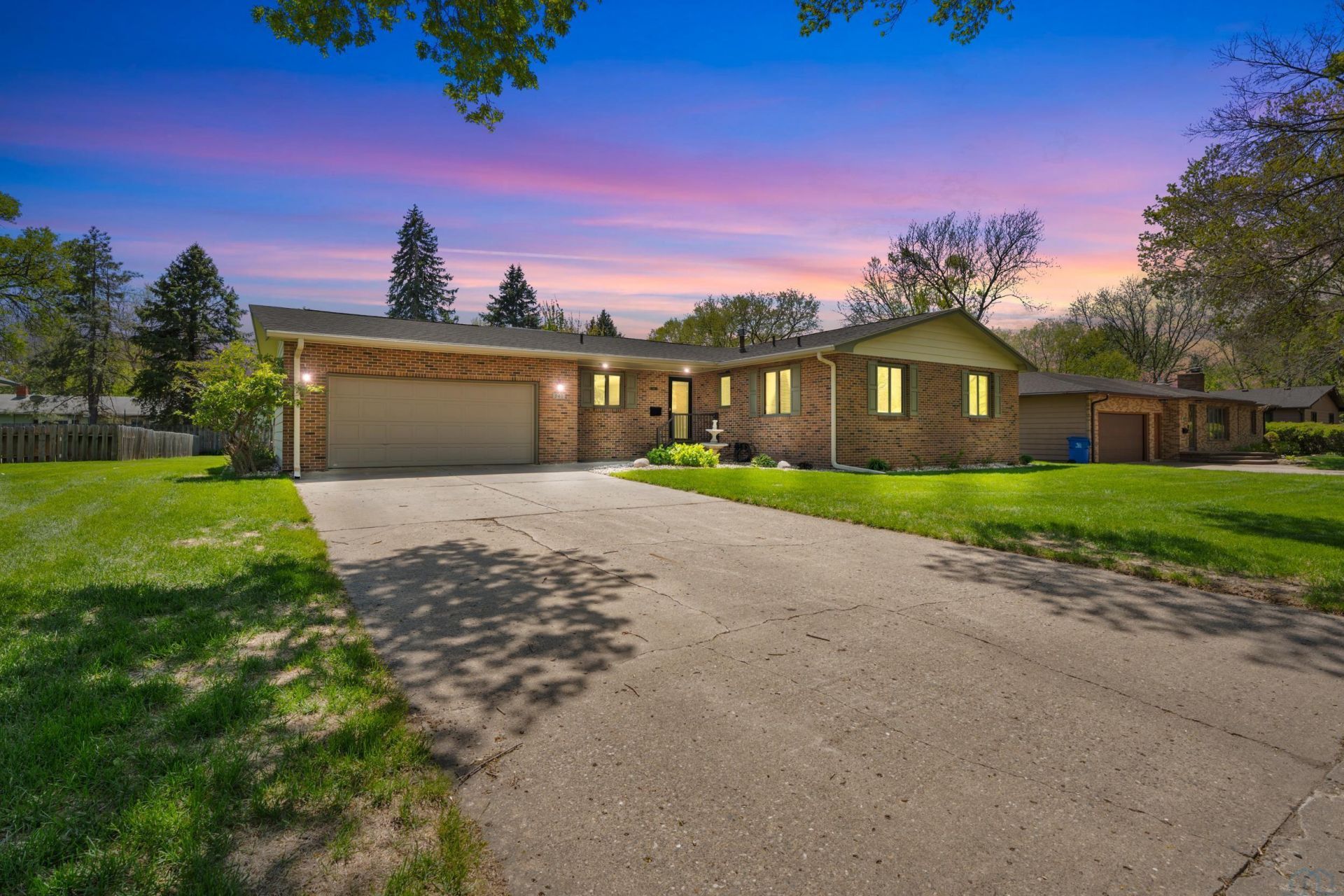 941 Crestview Dr., Vermillion, SD 57069 Main Photo