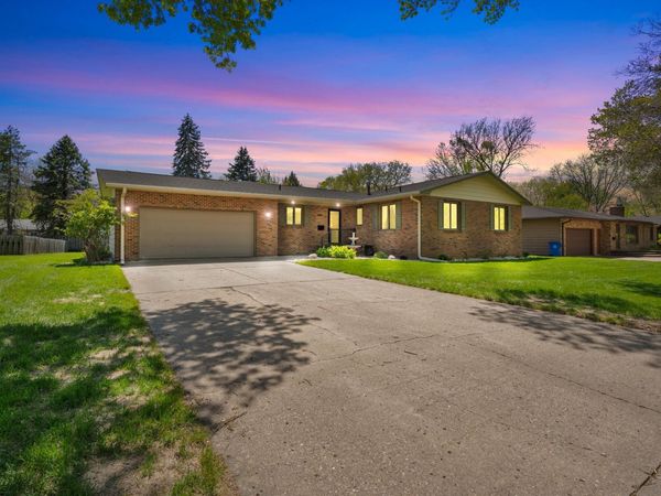 941 Crestview Dr., Vermillion, SD 57069