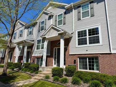 932 Ledgestone Drive, Mahtomedi, MN 55115