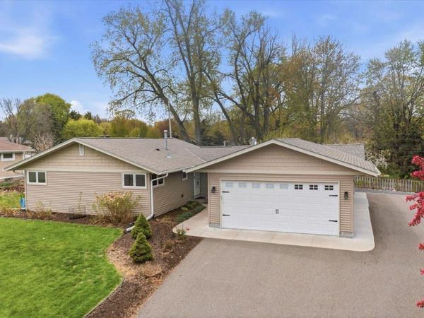 2222 Draper Avenue, Roseville, MN 55113