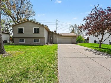 10755 Maple Valley Drive, Maple Grove, MN 55369