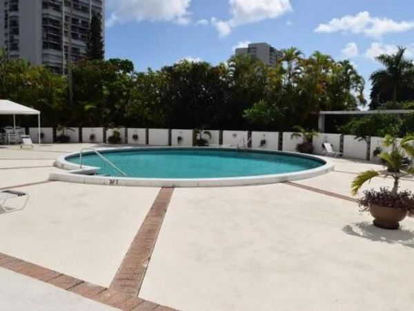 2425 Presidential Way, Unit 1905, West Palm Beach, FL 33401