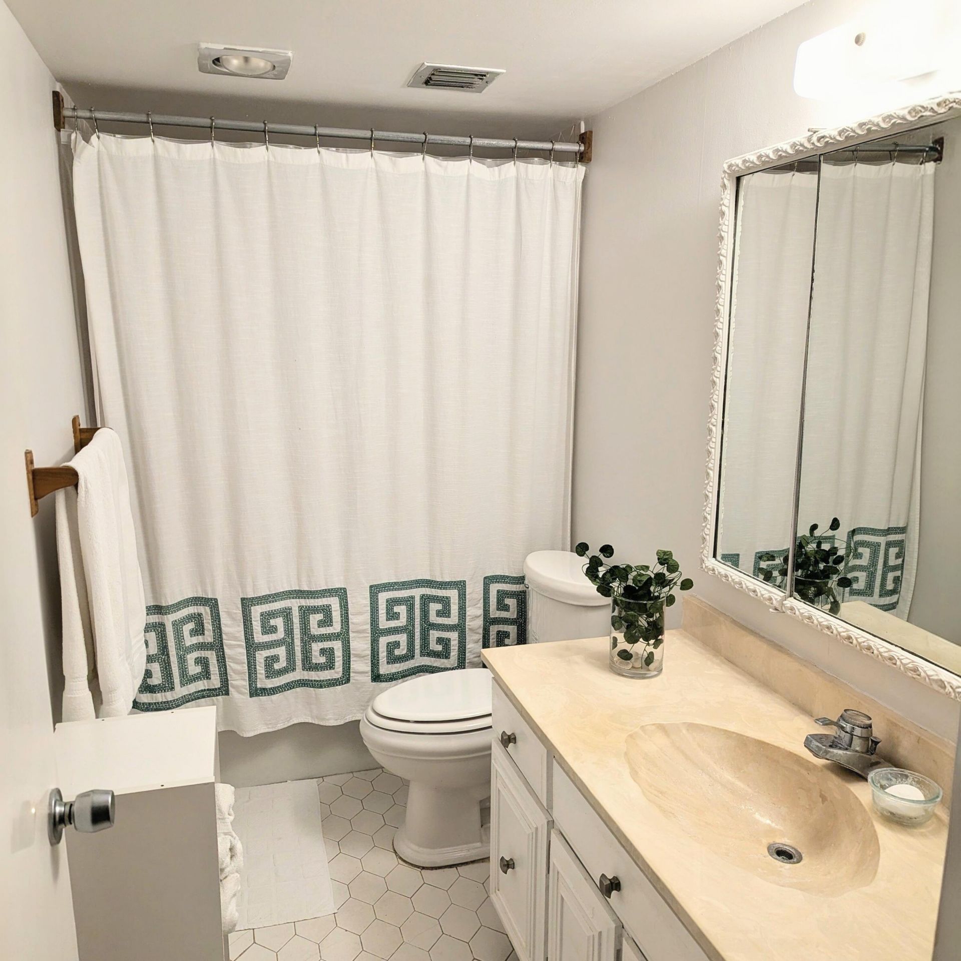 2425 Presidential Way, Unit 1905, West Palm Beach, FL 33401 Photo
