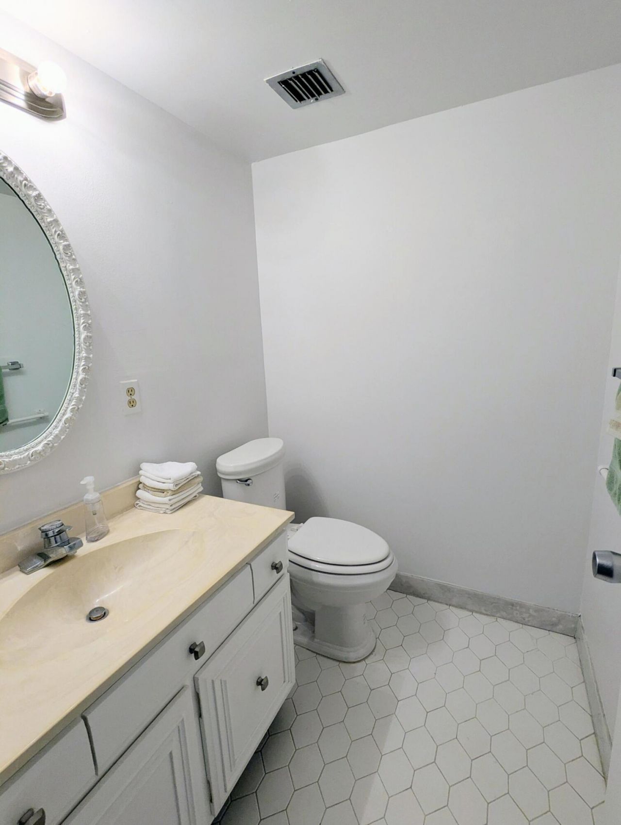 2425 Presidential Way, Unit 1905, West Palm Beach, FL 33401 Photo