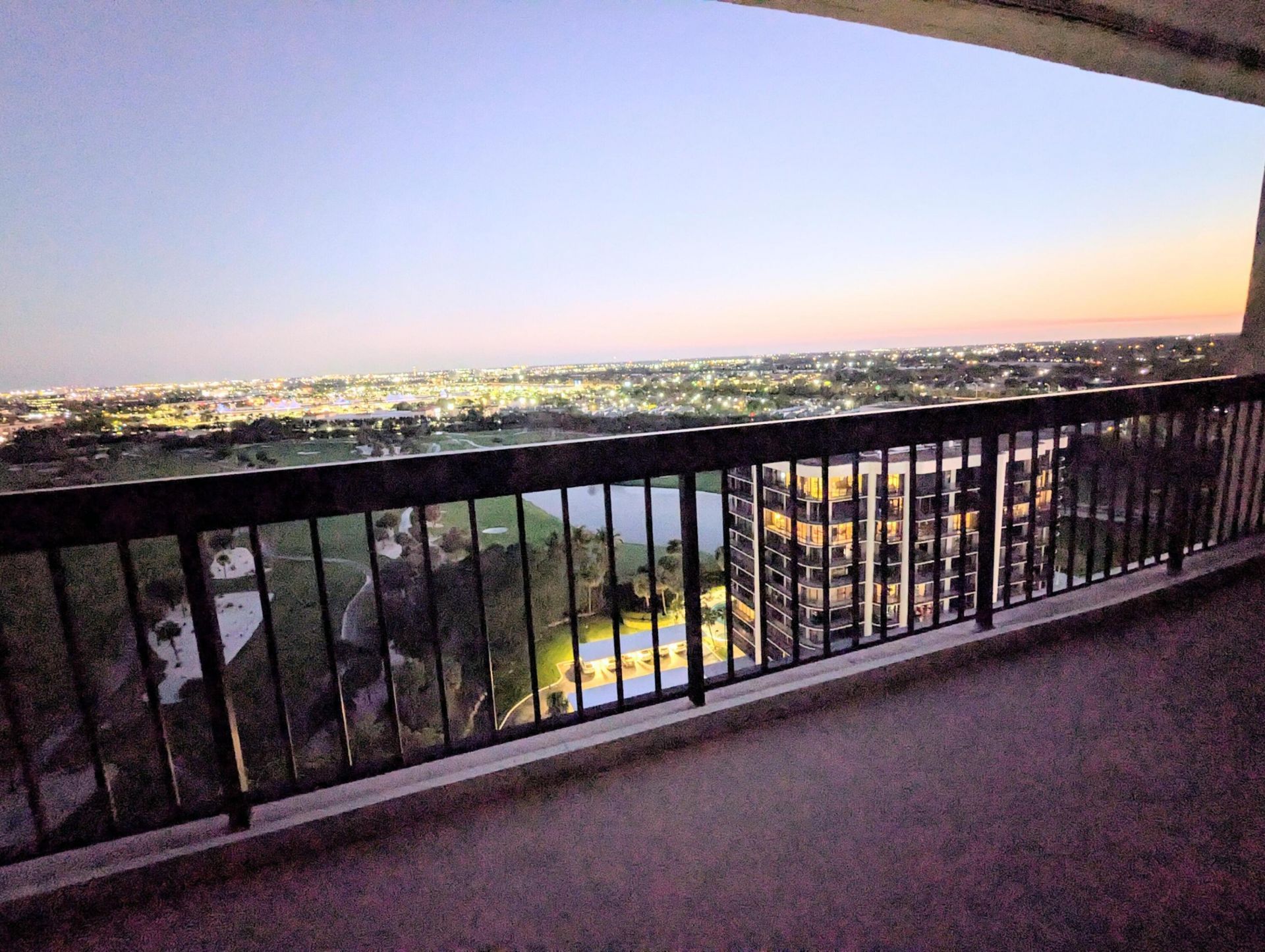 2425 Presidential Way, Unit 1905, West Palm Beach, FL 33401 Photo