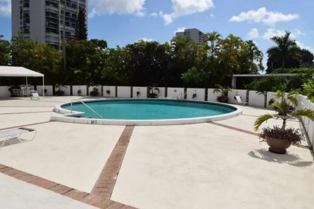2425 Presidential Way, Unit 1905, West Palm Beach, FL 33401 Photo