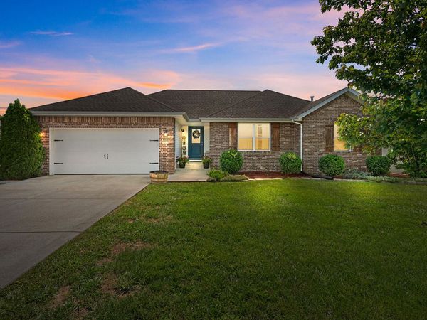 1920 N Seabrook Drive, Nixa, MO 65714