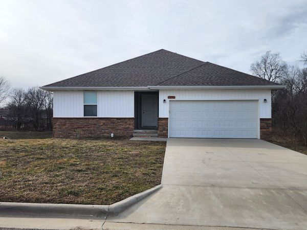 1295 S Whitaker Avenue , Republic, MO 65738
