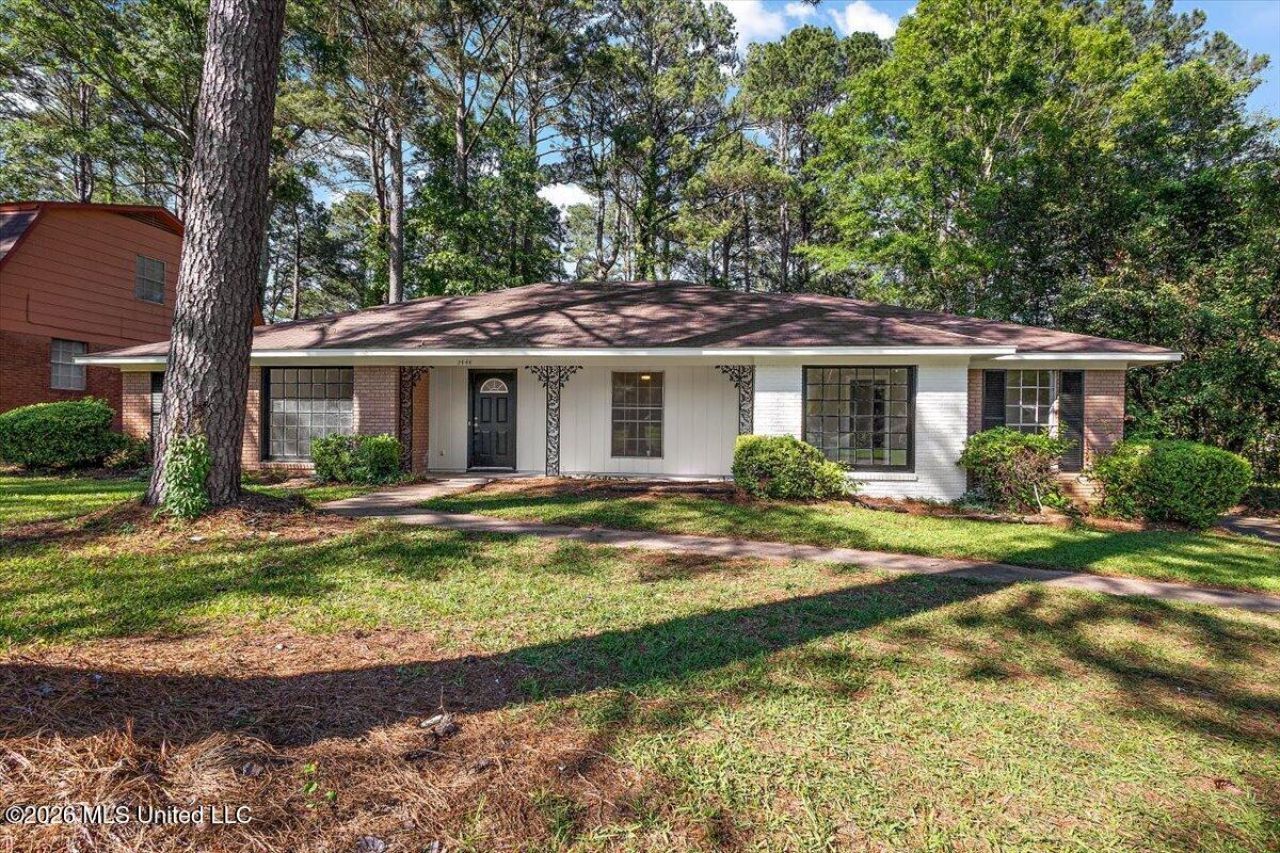 3444 Dundee Lane, Jackson, MS 39212 Main Photo