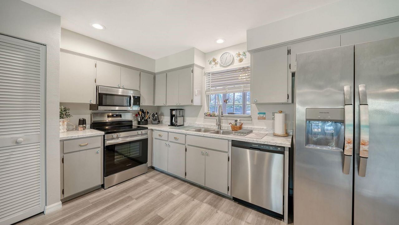 2902 Captiva Gardens Drive, Unit 3, Sarasota, FL 34231 Photo
