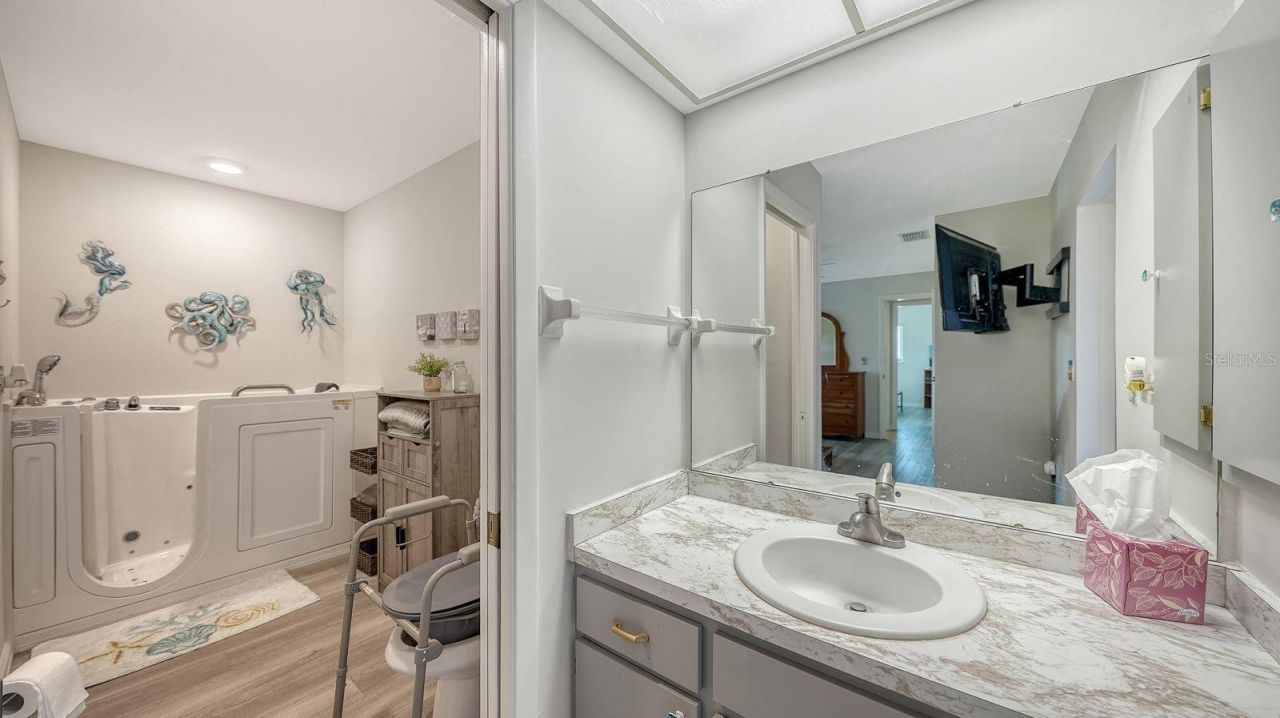 2902 Captiva Gardens Drive, Unit 3, Sarasota, FL 34231 Photo