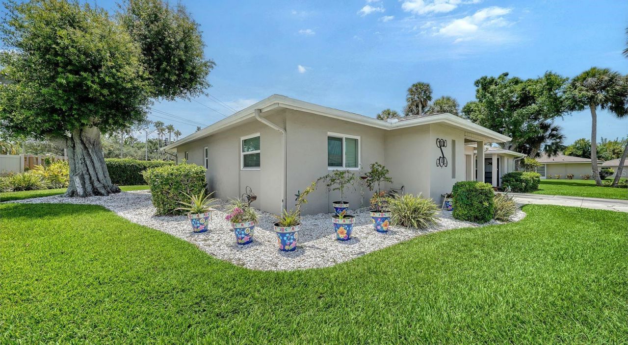 2902 Captiva Gardens Drive, Unit 3, Sarasota, FL 34231 Photo