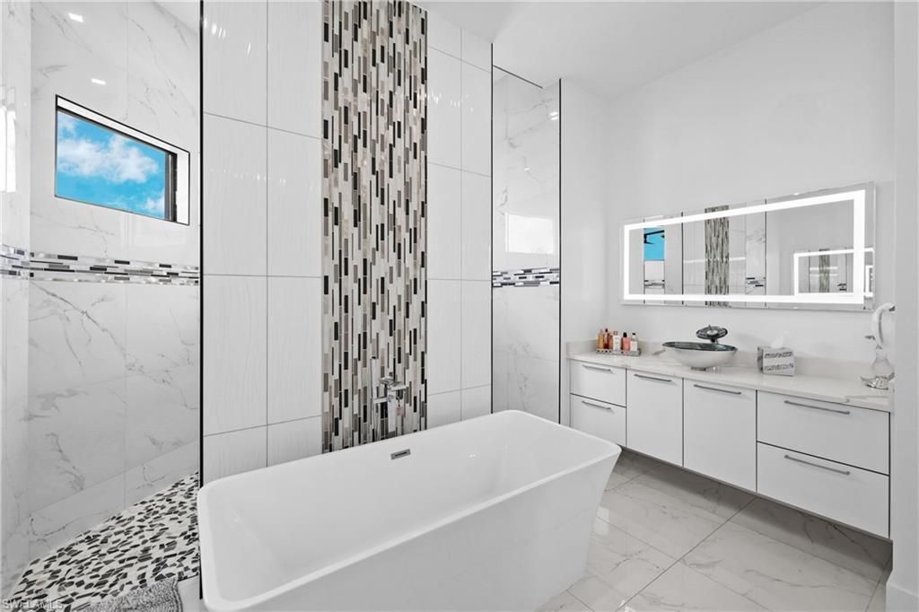 140 SE 16th St, Cape Coral, FL 33990 Photo