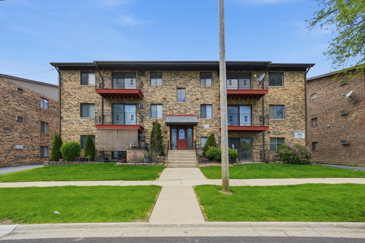 11810 S Komensky Avenue, Unit 102, Alsip, IL 60803 Main Photo