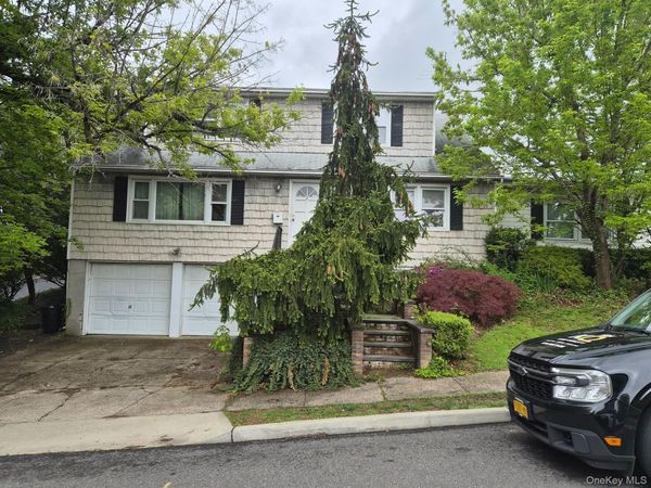 2 Huron Street, Glen Head, NY 11545