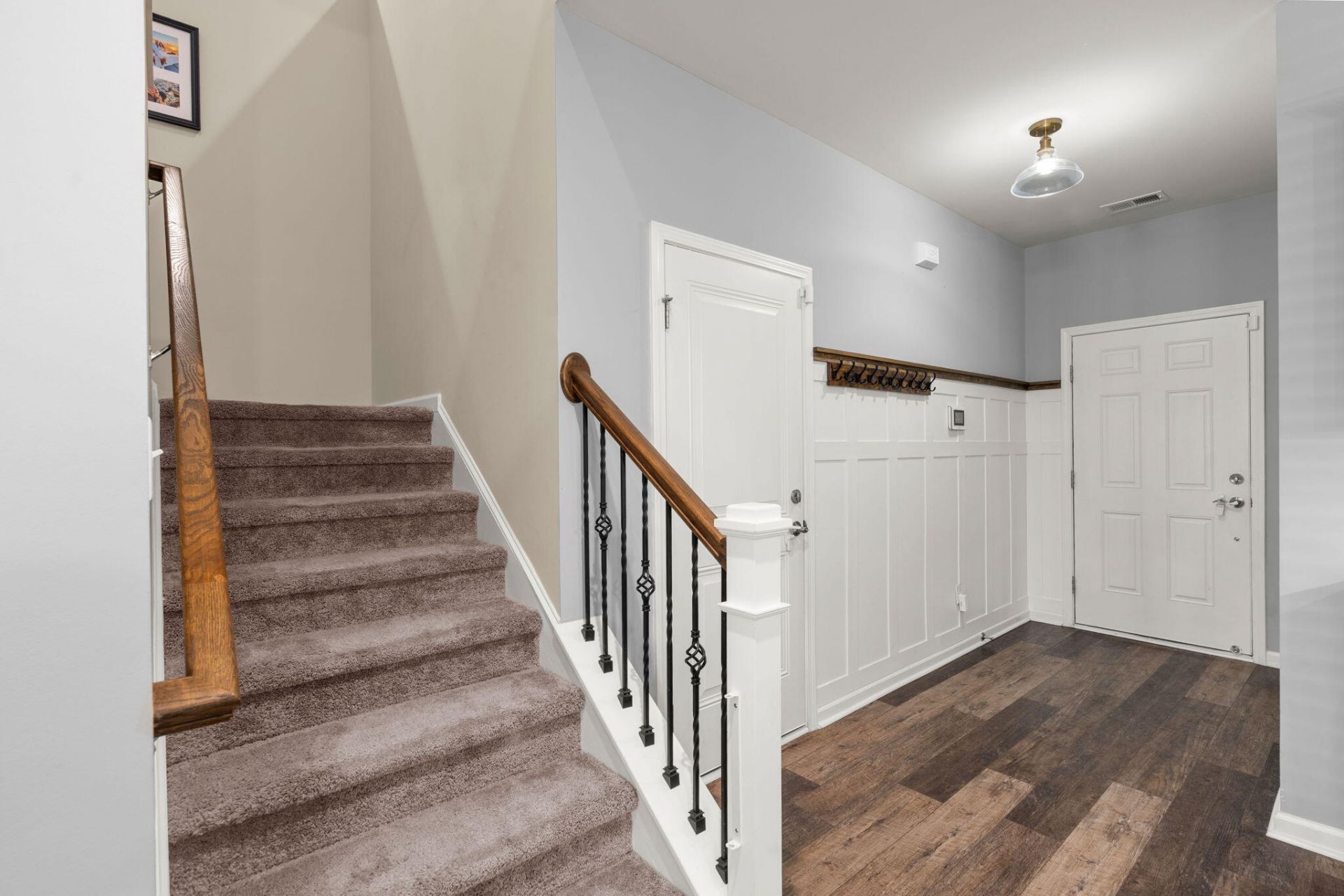 422 Ambrose Drive Photo 4