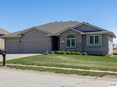 1001 Spruce Street , Springfield, NE 68059