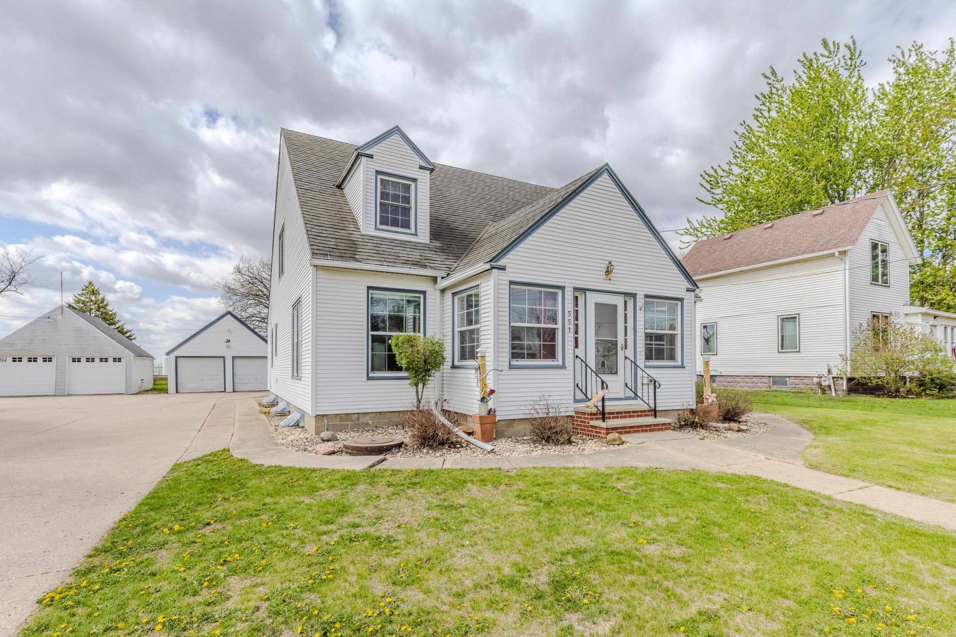 551 1st St Se, Hartley, IA 51346 Main Photo