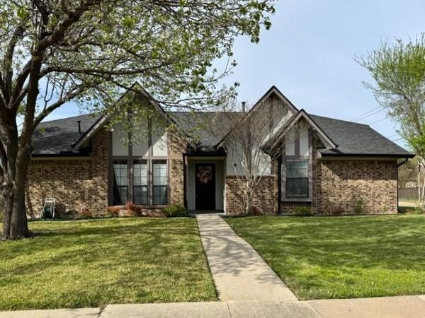 2627 Winterlake Drive , Carrollton, TX 75006