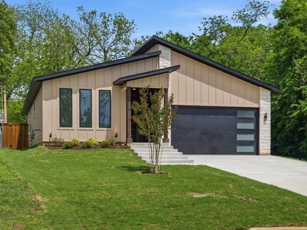 521 W Walker Street , Denison, TX 75020