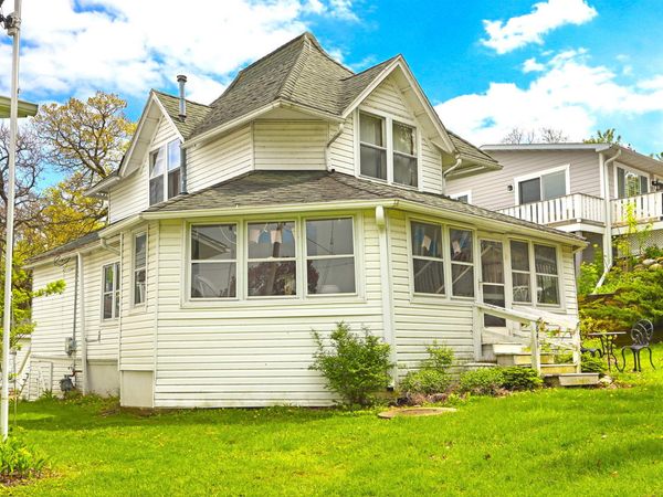 641 Hazel Ct, Fontana, WI 53125