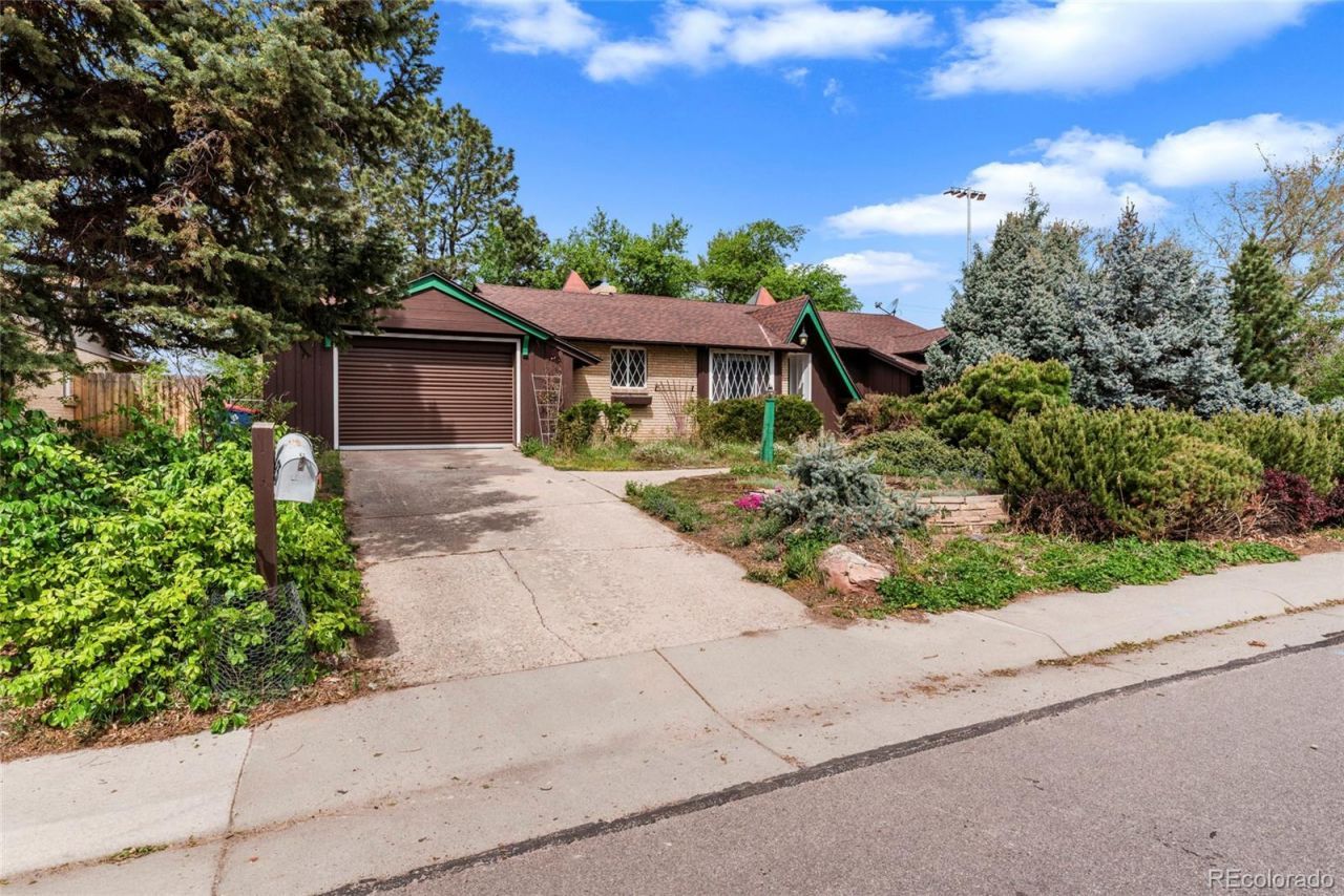 835 Hoyt Street, Lakewood, CO 80215 Main Photo