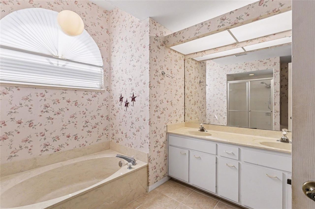 5657 29th Street Circle E, Bradenton, FL 34203 Photo