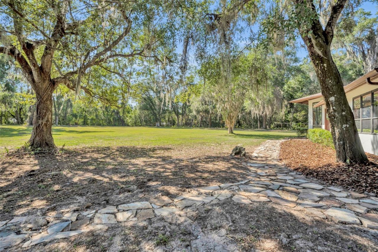 495 1st Street, Geneva, FL 32732 Photo